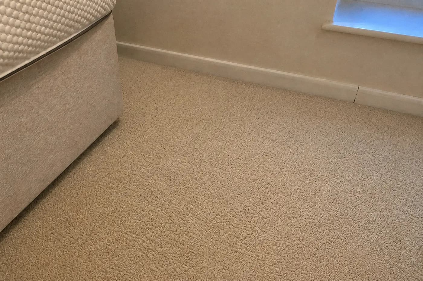 Same bedroom carpet after cleaning