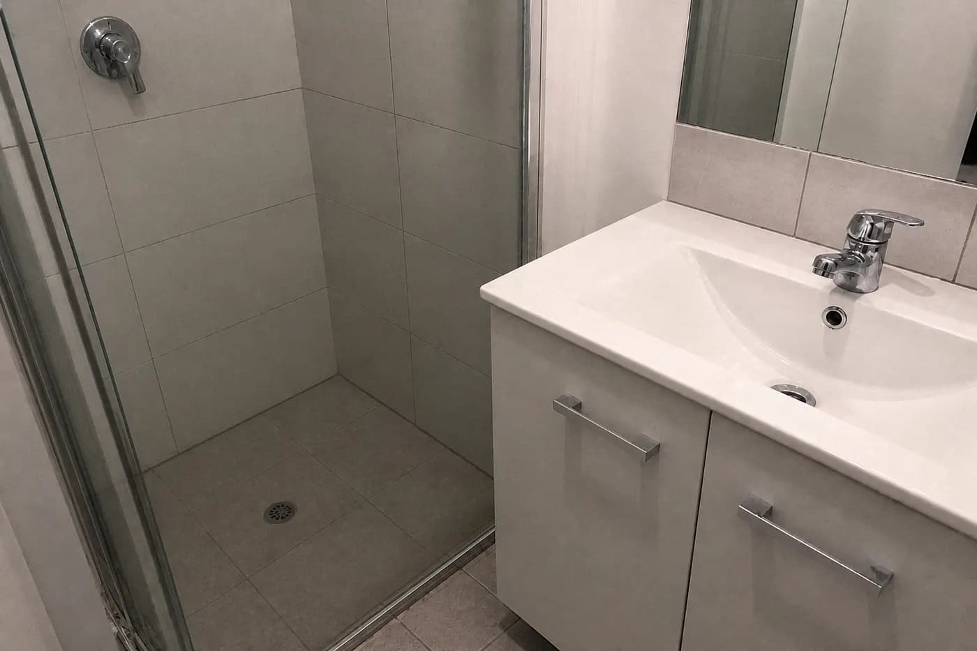 Same bathroom after bond cleaning