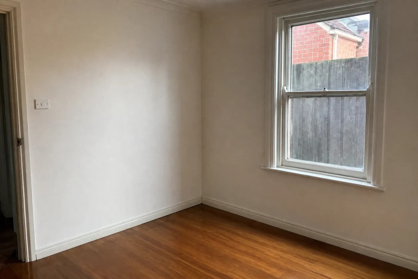 Same living room after end of lease cleaning
