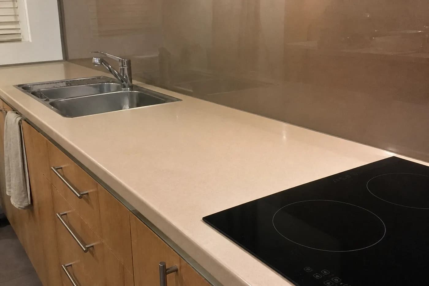Same kitchen benchtop after house cleaning